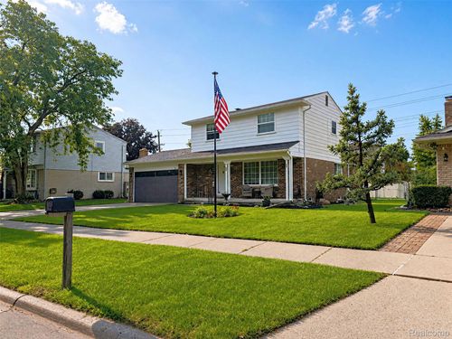24198 Colonial Dr, Woodhaven, MI, 48183-3725 | Card Image