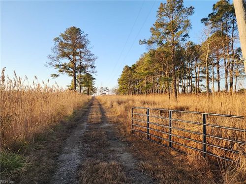 116 Mistletoe Ln, Shiloh, NC, 27974-6279 | Card Image