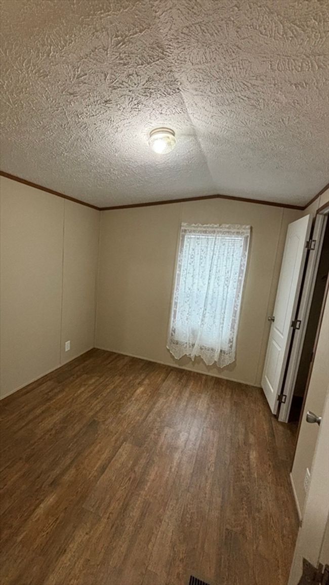47 - 557 Sw Cutoff, House other with 2 bedrooms, 1 bathrooms and 2 parking in Worcester MA | Image 9