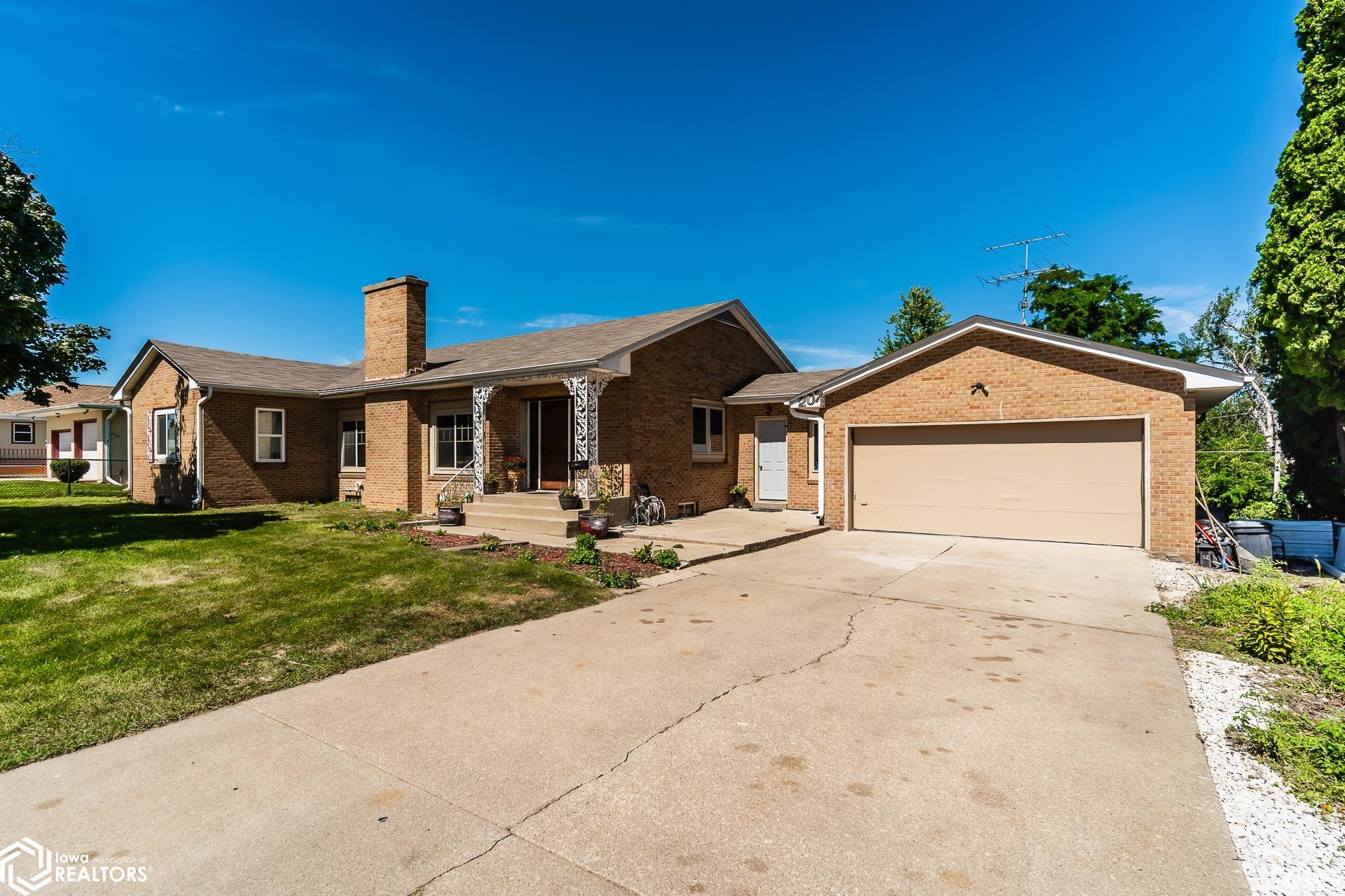Edgeland Dr, Marshalltown, IA 50158