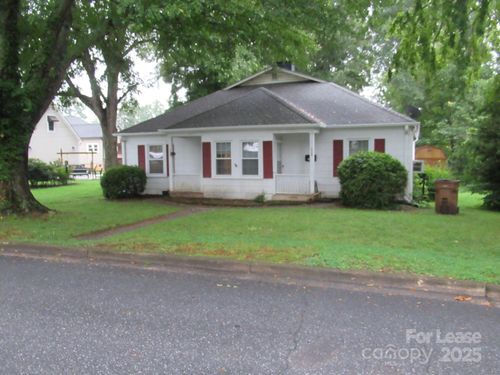 520 E Pine St, Lincolnton, NC, 28092-2946 | Card Image