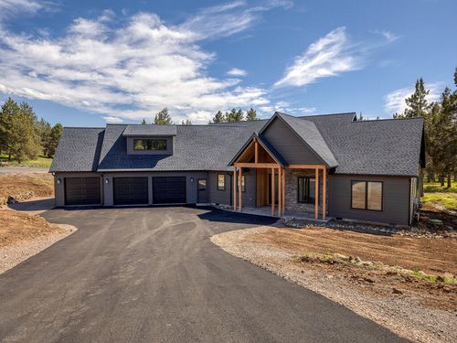 1168 Paper Birch Way, Klamath Falls, OR, 97601-8709 | Card Image