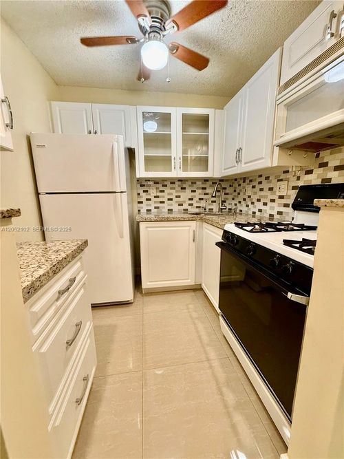 v4-20210 Ne 2nd Ave, Miami Gardens, FL, 33179-2321 | Card Image