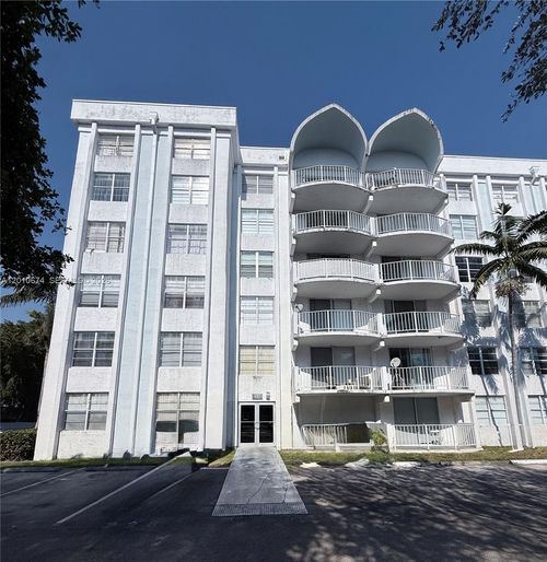 a-307-482 Nw 165th Street Rd, Miami, FL, 33169-6460 | Card Image