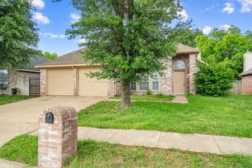 237 W Willow Creek Dr, Glenn Heights, TX, 75154-1880 | Card Image