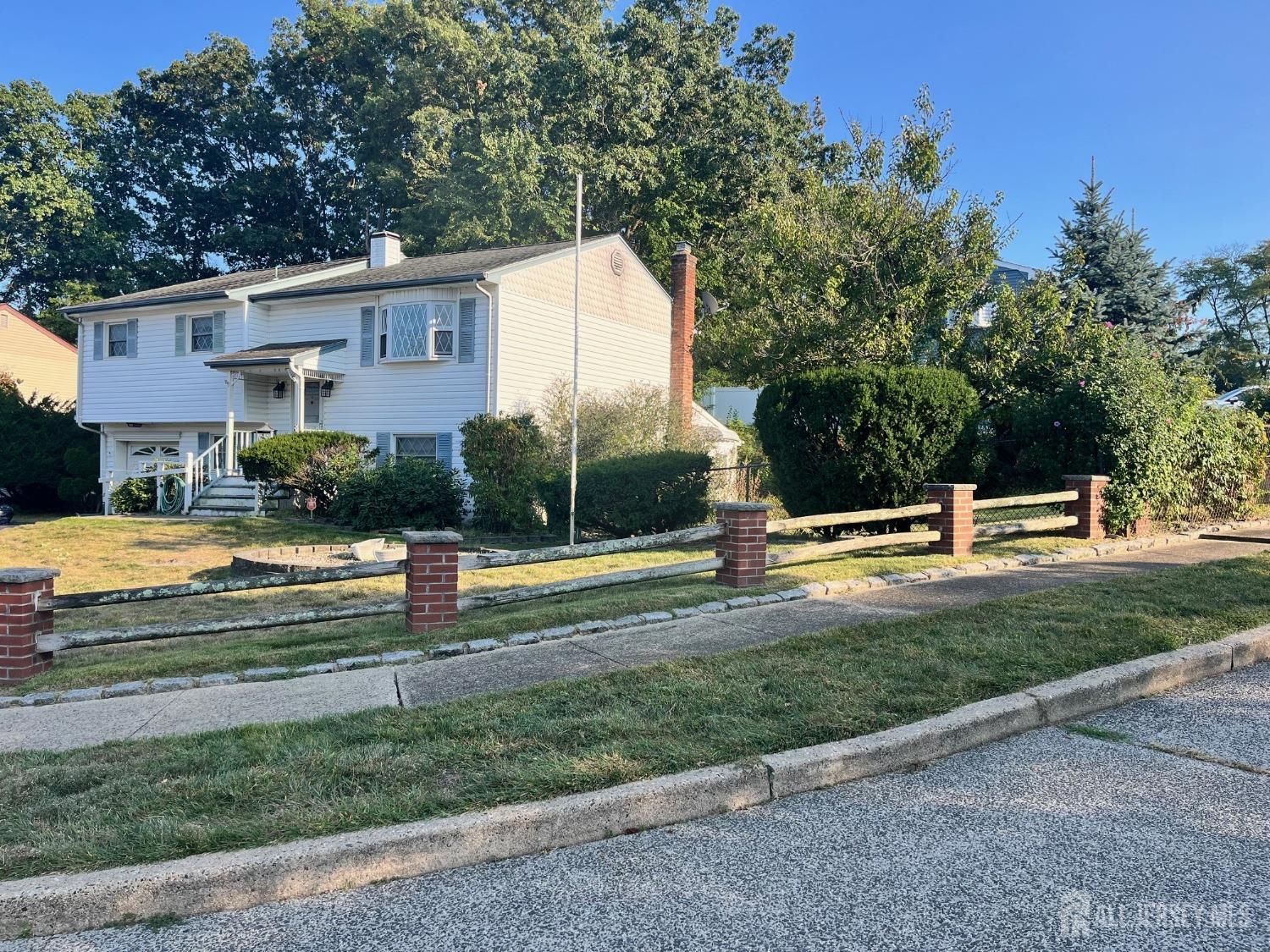Jeffrey Ct, Parlin, NJ 08859