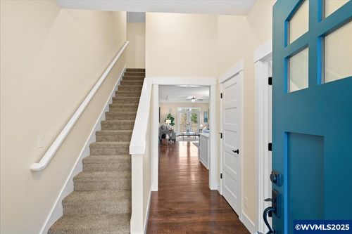 1033 Jaysie Dr, Silverton, OR, 97381-8760 | Card Image