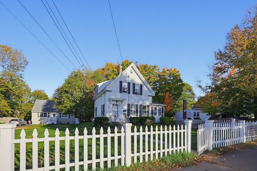 997 Pleasant St, Weymouth, MA, 02189 | Card Image