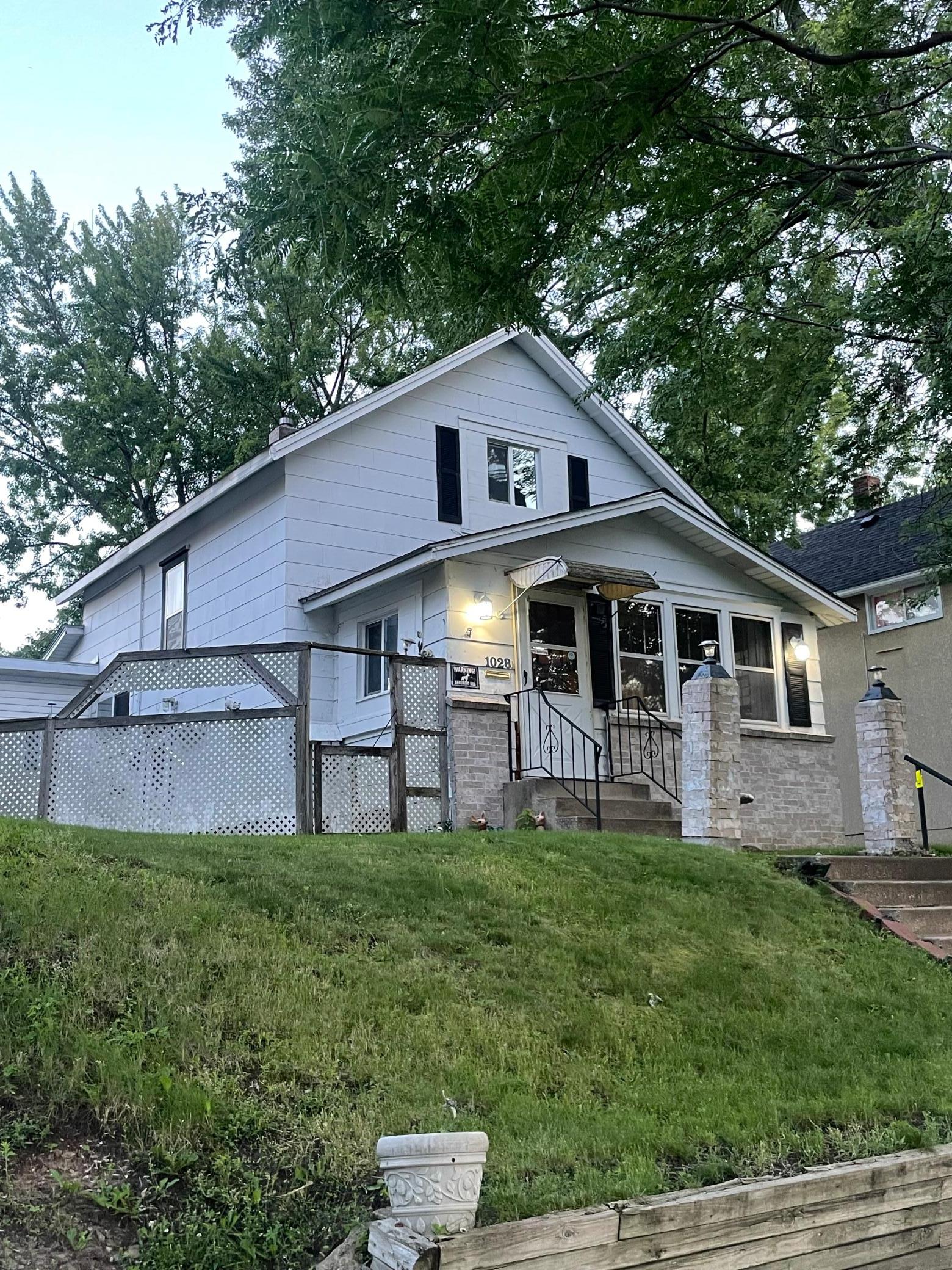 Rose Ave, Saint Paul, MN 55106