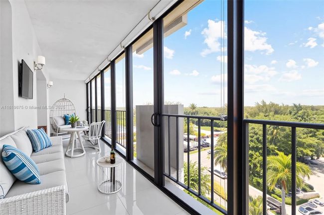 APT-8A - 77 Crandon Blvd, Condo with 2 bedrooms, 2 bathrooms and null parking in Key Biscayne FL | Image 6