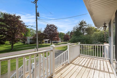 111 Division St, Casnovia, MI, 49318-5115 | Card Image