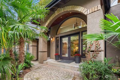 Live your Mercer Island dream...close to schools, parks, and shopping | Image 1