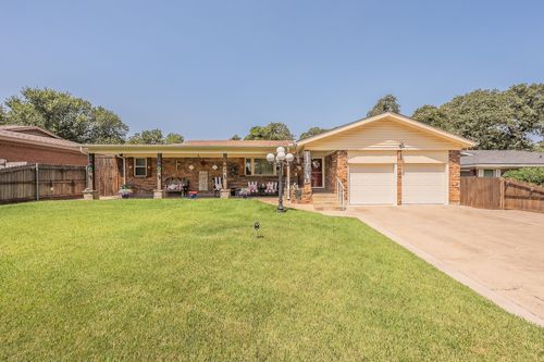 1045 Valentine St, Hurst, TX, 76053-5015 | Card Image
