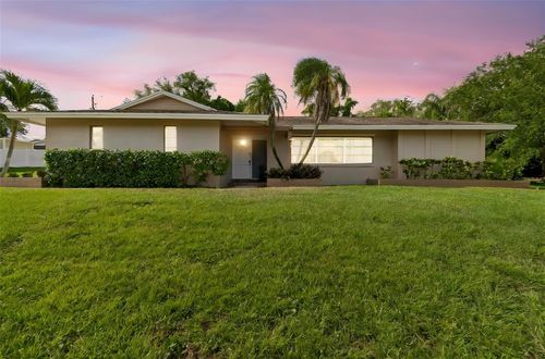 1251 Holiday Dr, Tarpon Springs, FL, 34689-2121 | Card Image