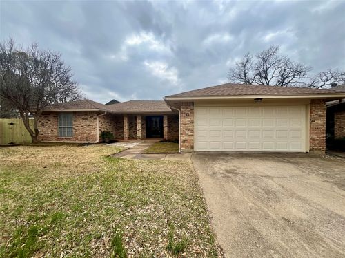 13 Pebblebeach Ct, Pantego, TX, 76013-3007 | Card Image