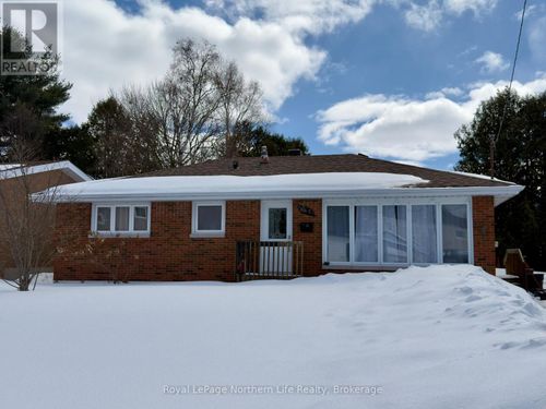 667 Montrose Ave, North Bay, ON, P1B7G3 | Card Image