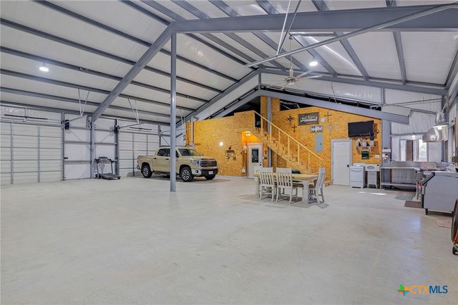 insulated shop with full kichen and full bathroom | Image 29