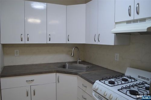 455 Fairview Ave, Fairview, NJ, 07022-1800 | Card Image