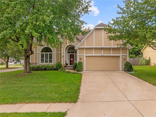 6812 Haskins St, Shawnee, KS, 66216-4309 | Card Image