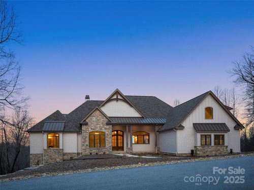 527 Falkirk Way, Zirconia, NC, 28790-4501 | Card Image