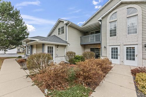 1-W240N2566 E Parkway Meadow Circle, Pewaukee, WI, 53072 | Card Image