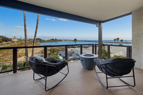 202-331 Olive Ave, Carlsbad, CA, 92008-7437 | Card Image