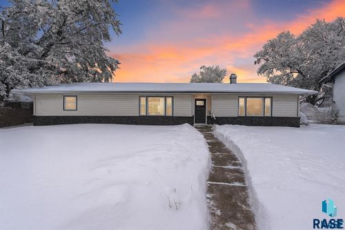 206 W Hemlock St, Beresford, SD, 57004-1720 | Card Image