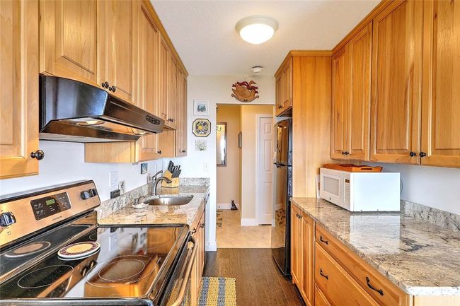 APT-3C - 33 Bullocks Point Ave, Condo with 2 bedrooms, 2 bathrooms and 2 parking in Riverside RI | Image 6