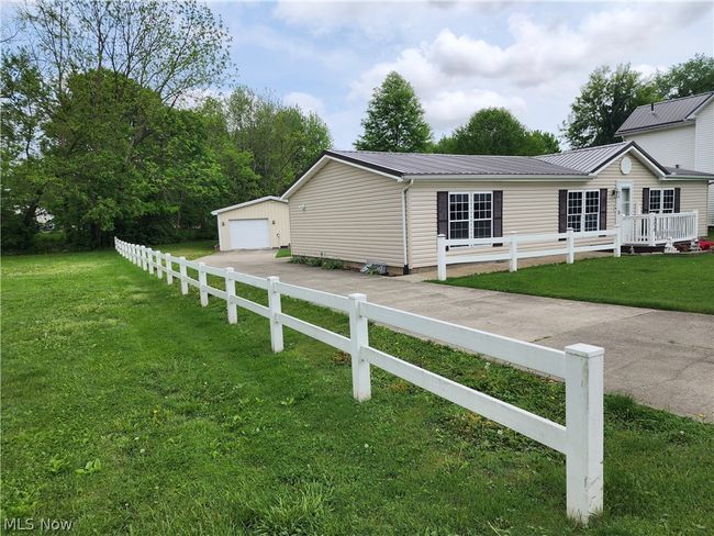 206 1st Street, House other with 3 bedrooms, 2 bathrooms and null parking in Pleasantville OH | Image 3
