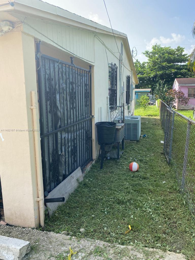 102nd St, Miami, FL 33150