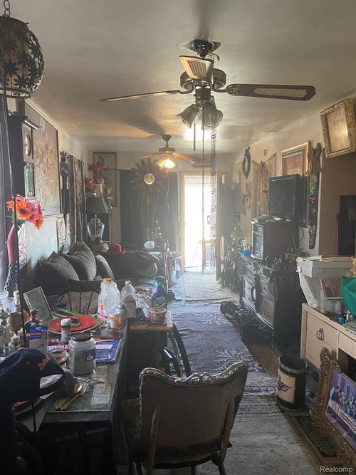 109 E Bishop Ave, Flint, MI, 48505-3323 | Card Image