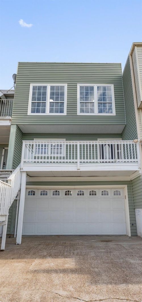 5 Tiki Cir, Tiki Island, TX, 77554-6194 | Card Image