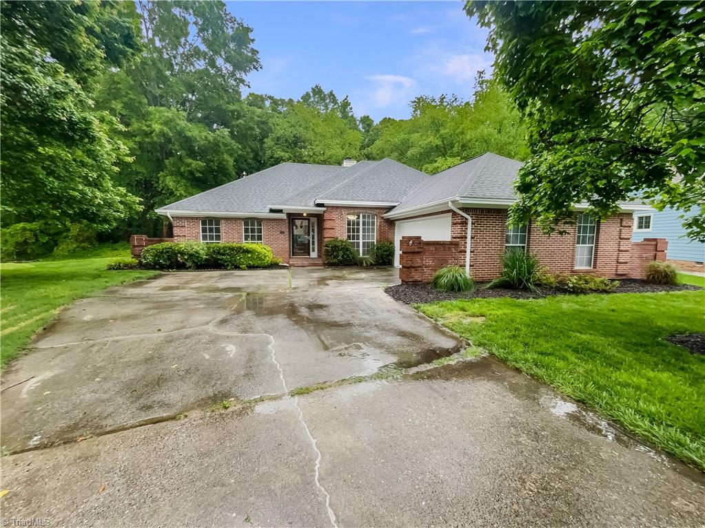 Bitter Creek Ln, Greensboro, NC 27407