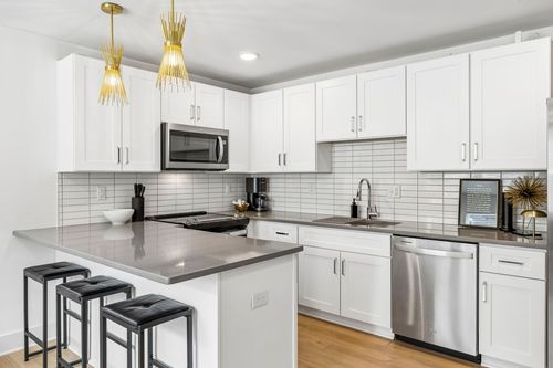 42-102 Duke St, Nashville, TN, 37207-4670 | Card Image