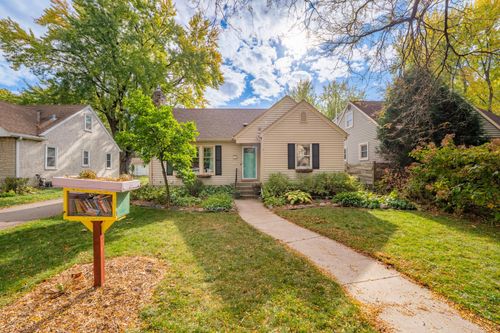 900 Hoyt Ave W, Saint Paul, MN, 55117-3301 | Card Image