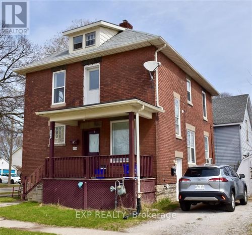 104 Forsyth St S, Sarnia, ON, N7T3A7 | Card Image