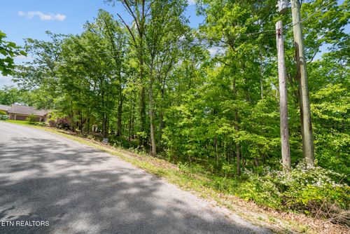 21 Claremont Cir, Crossville, TN, 38558-6408 | Card Image