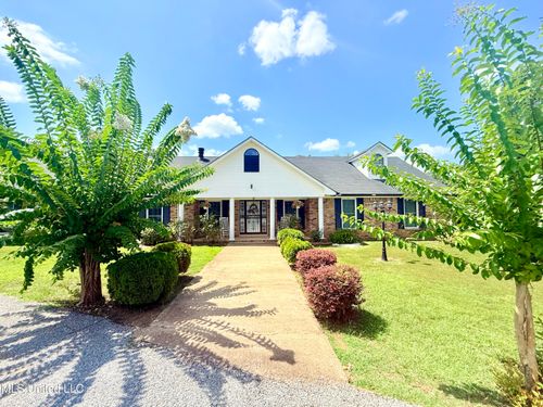 367 Dr King Dr, Gore Springs, MS, 38929-9481 | Card Image