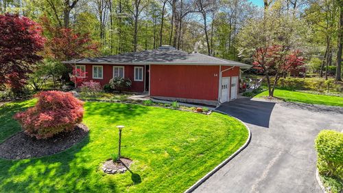 14 Sunderland Pl, Suffern, NY, 10901-7206 | Card Image