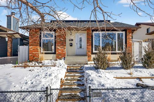 128 Bermuda Dr Nw, Calgary, AB, T3K1H8 | Card Image