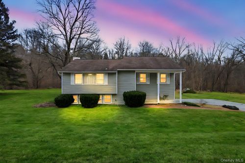 55 Robin Dr, Carmel, NY, 10512-5056 | Card Image