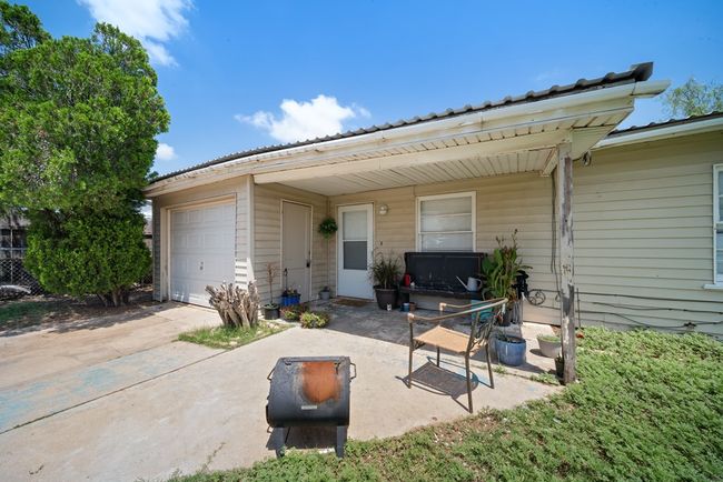 1213 Ridgeroad Dr, House other with 2 bedrooms, 1 bathrooms and 1 parking in Big Spring TX | Image 4