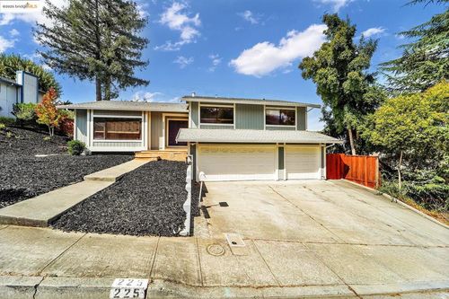 225 Skyline Dr, Vallejo, CA, 94591-3678 | Card Image
