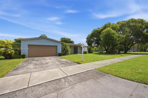 225 Nw 15th St, Homestead, FL, 33030-4249 | Card Image