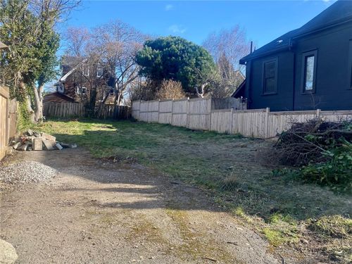 2017 Cameron St, Victoria, BC, V8T3N4 | Card Image