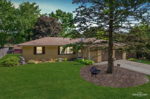 92 Neil Rd, Sugar Grove, IL, 60554-5482 | Card Image