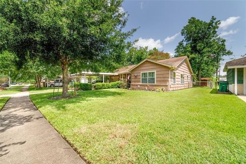 8514 Montridge Dr, Houston, TX, 77055-1424 | Card Image