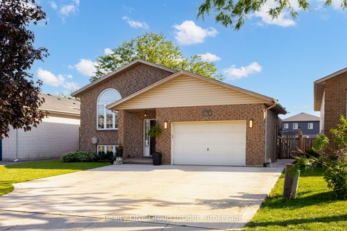 7880 Ascot Cir, Niagara Falls, ON, L2H3E4 | Card Image