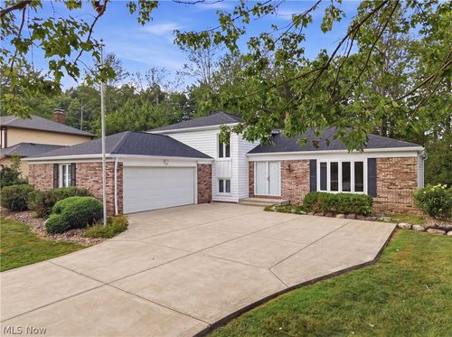 35771 Meadowdale Dr, Solon, OH, 44139-3058 | Card Image