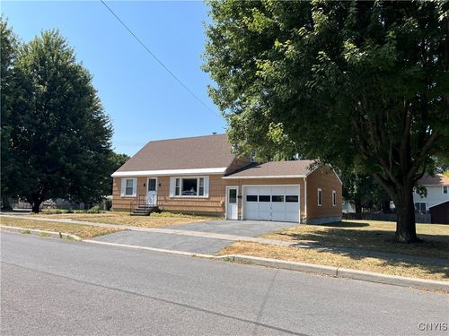 207 Wyoming Ave, Watertown, NY, 13601-3040 | Card Image